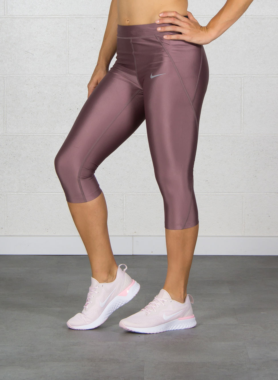 nike speed capri